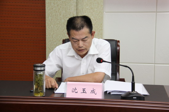 市民政局党组成员,基层政权股股长沈玉成就第九届村民委员会换届选举